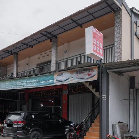 מלון פדאנג Reddoorz Syariah Near Minangkabau International Aiport מראה חיצוני תמונה