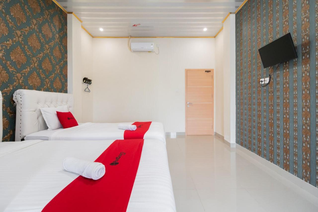 מלון פדאנג Reddoorz Syariah Near Minangkabau International Aiport מראה חיצוני תמונה