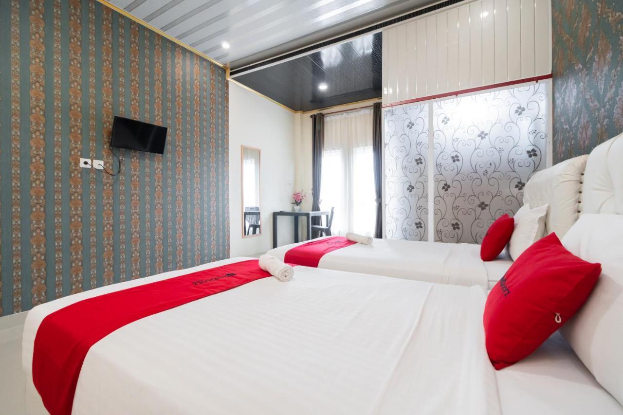 מלון פדאנג Reddoorz Syariah Near Minangkabau International Aiport מראה חיצוני תמונה