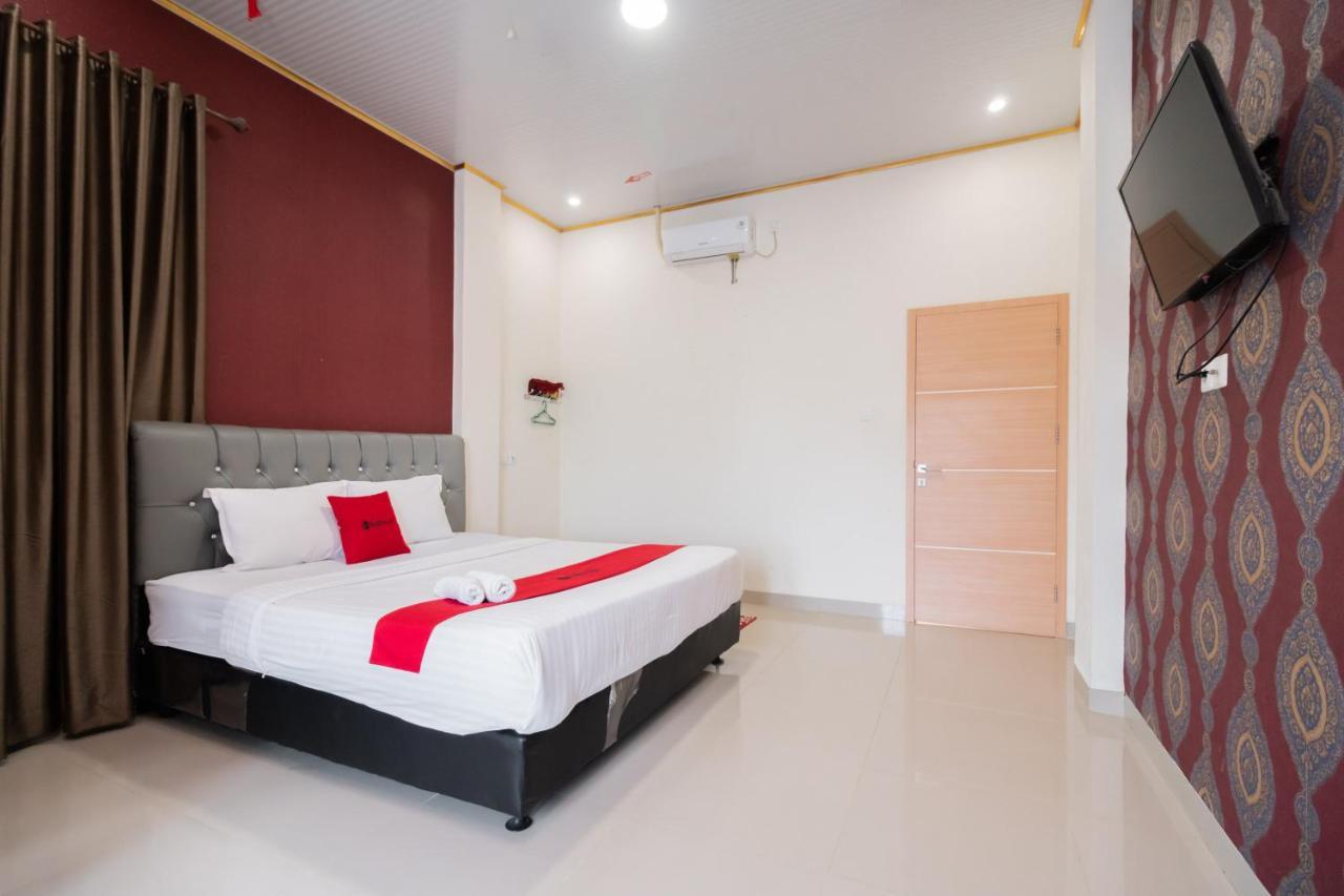 מלון פדאנג Reddoorz Syariah Near Minangkabau International Aiport מראה חיצוני תמונה