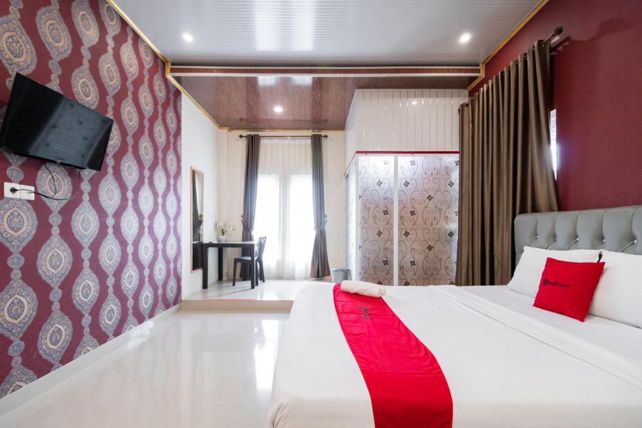 מלון פדאנג Reddoorz Syariah Near Minangkabau International Aiport מראה חיצוני תמונה