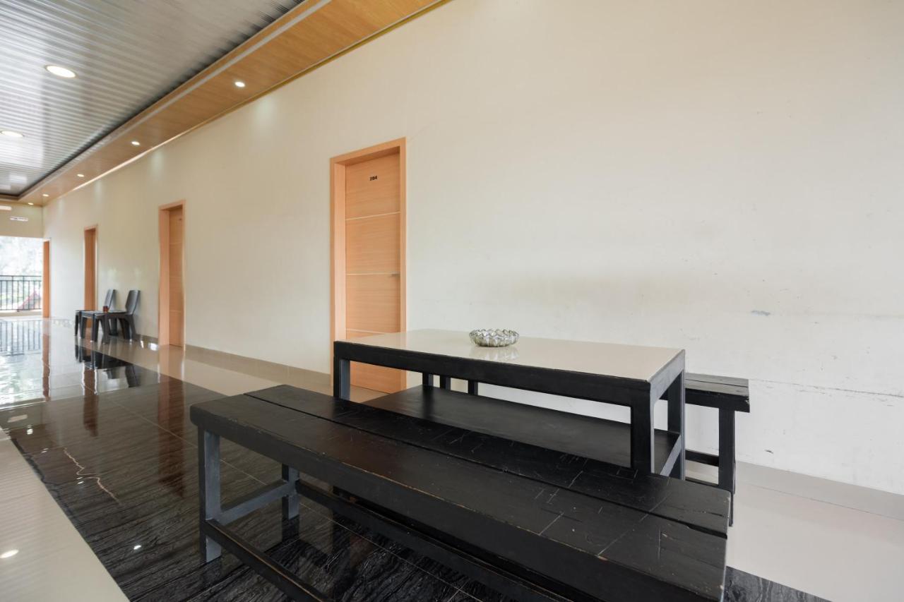 מלון פדאנג Reddoorz Syariah Near Minangkabau International Aiport מראה חיצוני תמונה