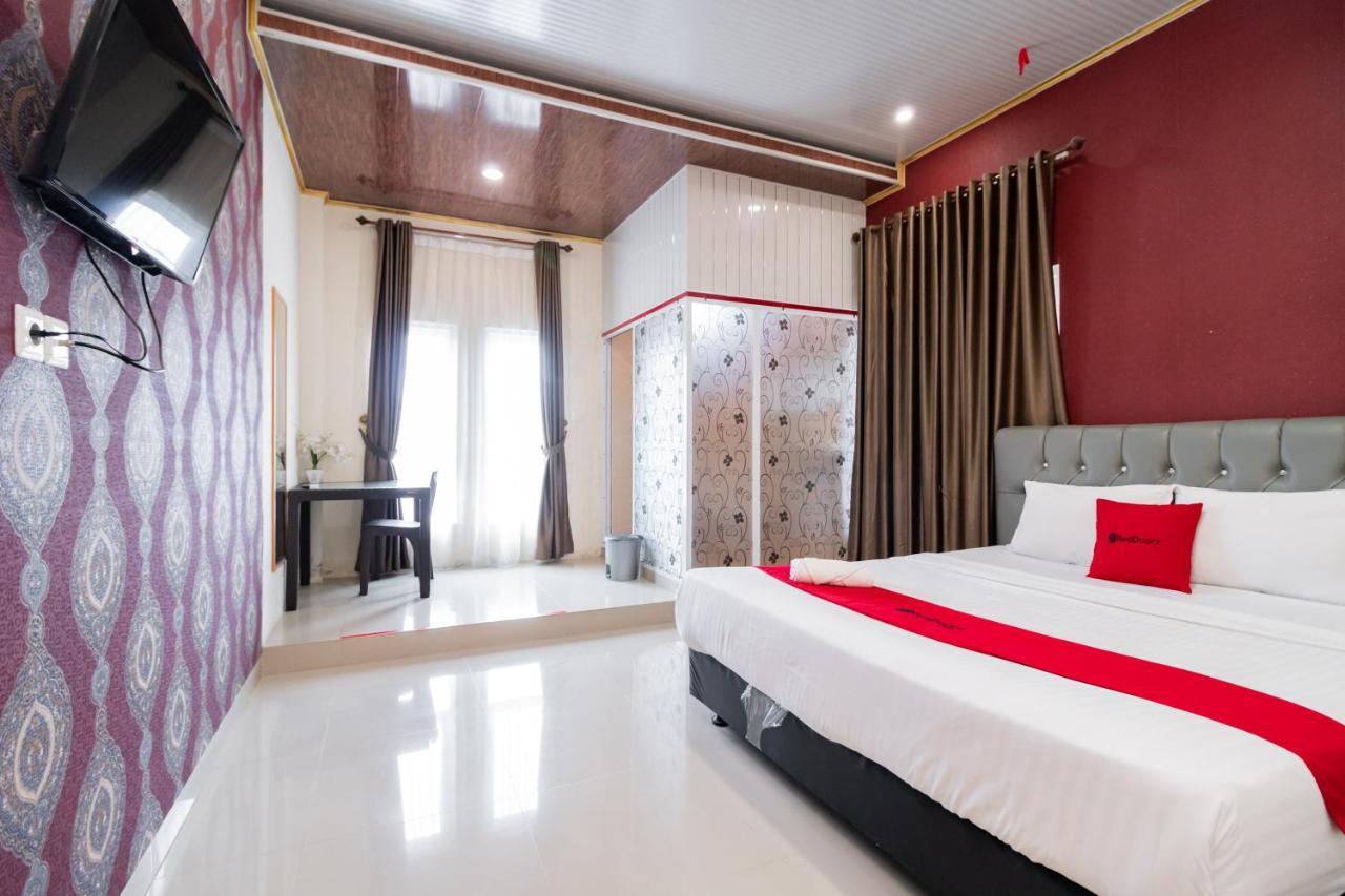 מלון פדאנג Reddoorz Syariah Near Minangkabau International Aiport מראה חיצוני תמונה