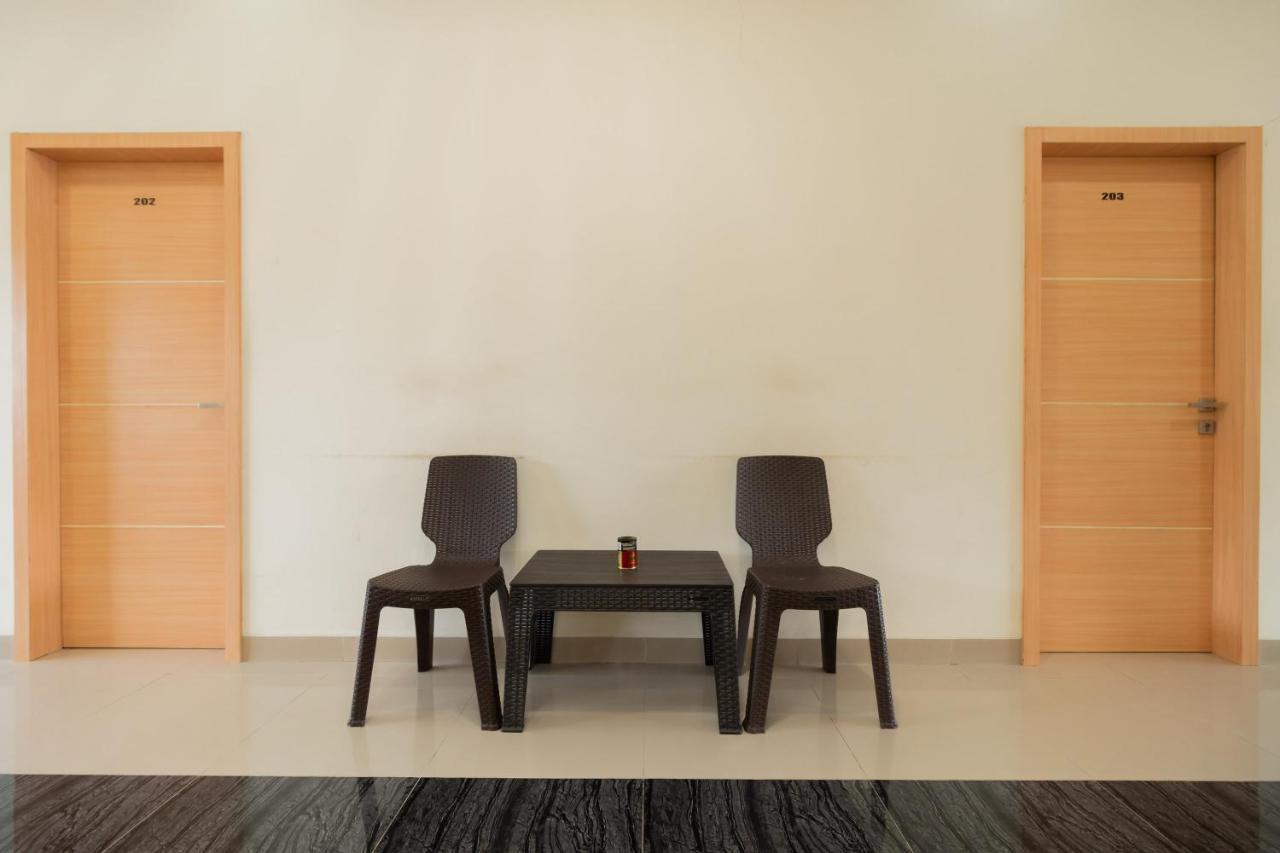 מלון פדאנג Reddoorz Syariah Near Minangkabau International Aiport מראה חיצוני תמונה