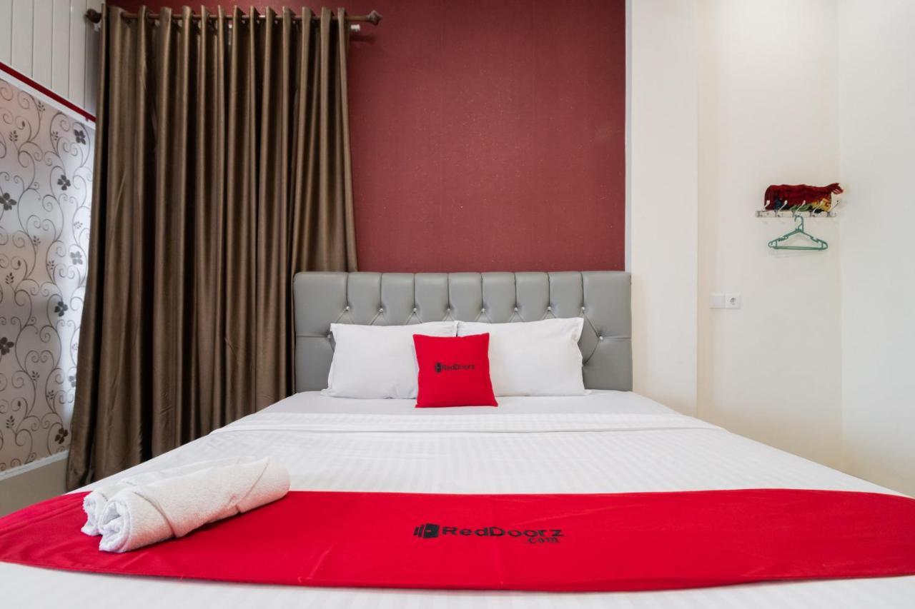 מלון פדאנג Reddoorz Syariah Near Minangkabau International Aiport מראה חיצוני תמונה
